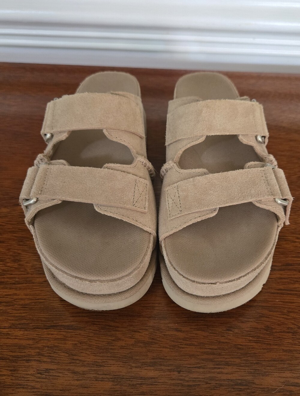 UGG Goldenstar HI SLIDE SANDAL IN SAND